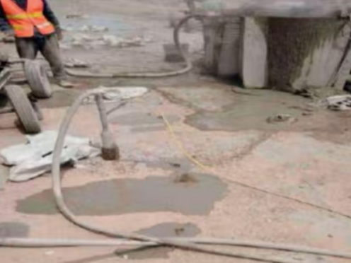 南溪水泥混凝土路面板底注浆技术 路面脱空注浆整治方案
