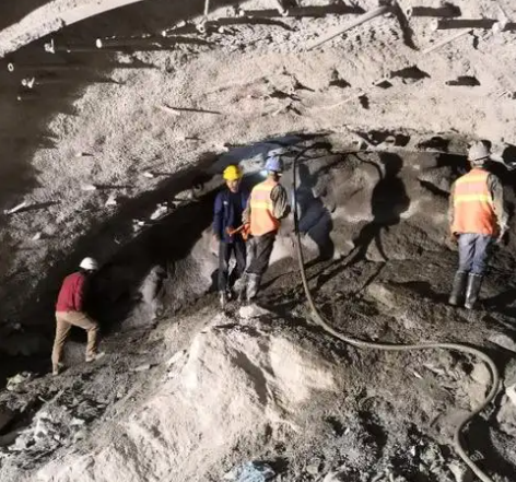 南溪拱顶带模注浆料的施工流程及注意事项
